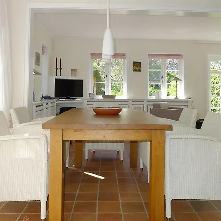 Haus Josias B - Links *