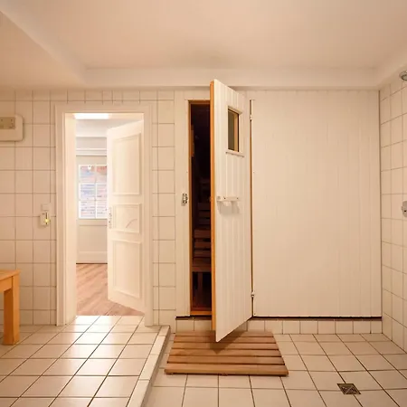 Haus Josias B - Links